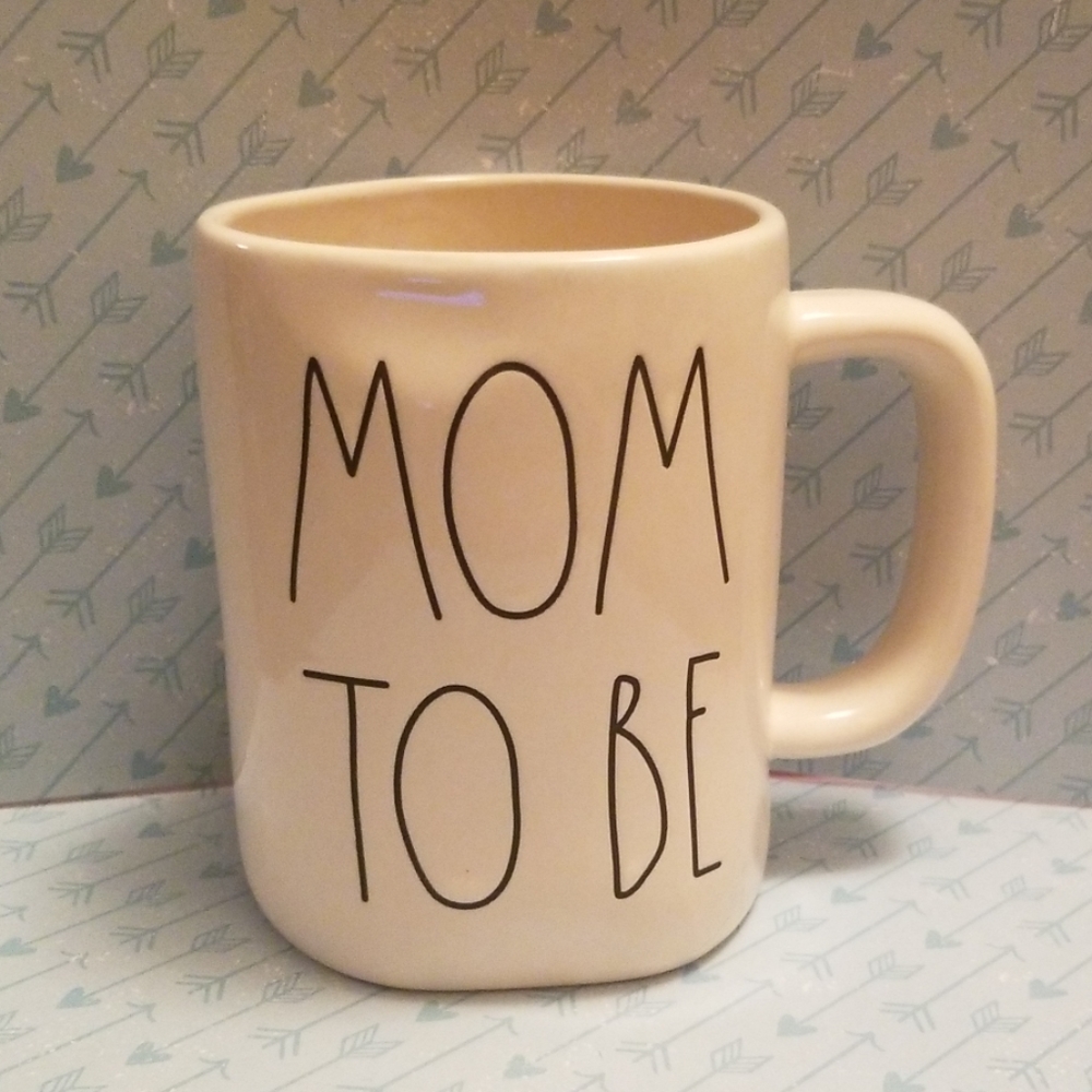 Brand New Rae Dunn "MOM TO BE" coffee mug